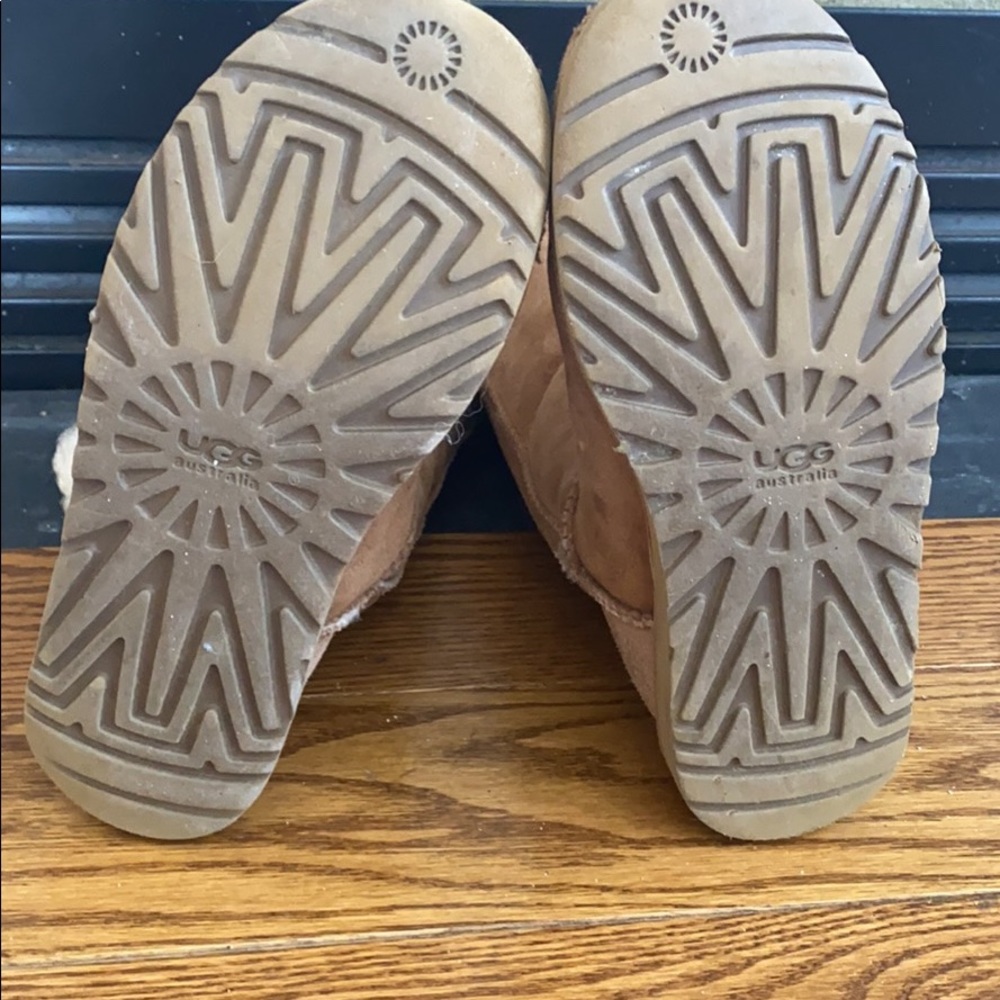 Ugg Bailey 3 Button Chestnut - image 4